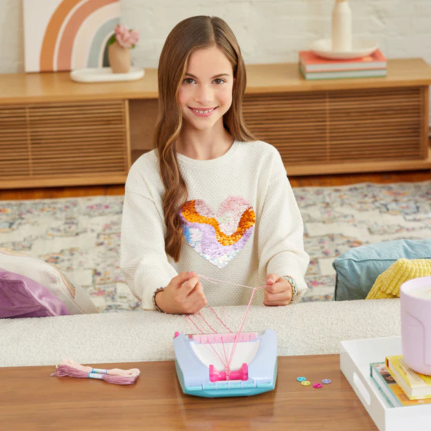 Girl_using_friendship_bracelet_maker