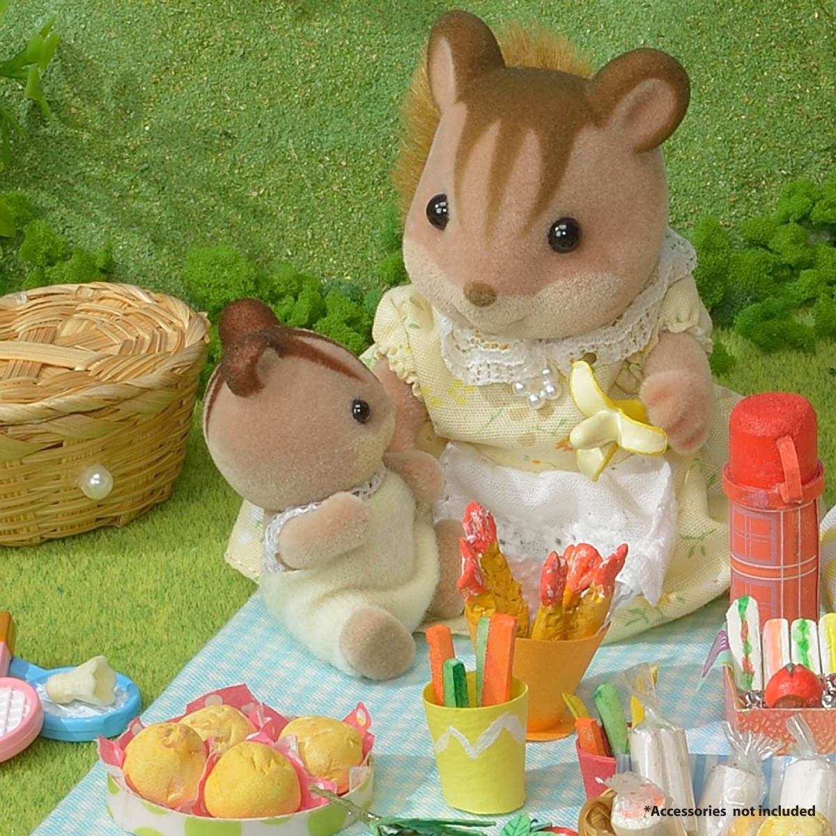 Walnut Squirrel Family | Calico Critters