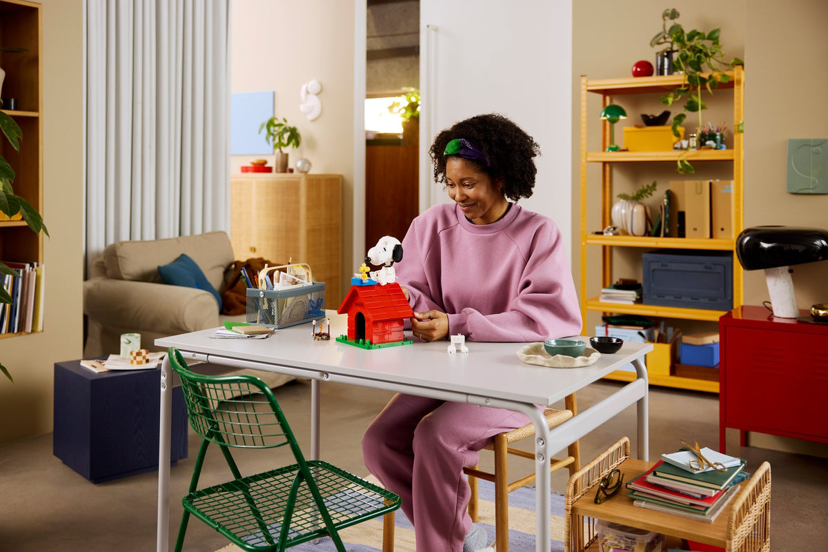 Ideas Peanuts: Snoopy's Doghouse | LEGO