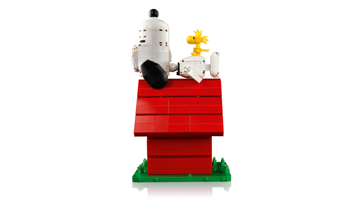 Ideas Peanuts: Snoopy's Doghouse | LEGO