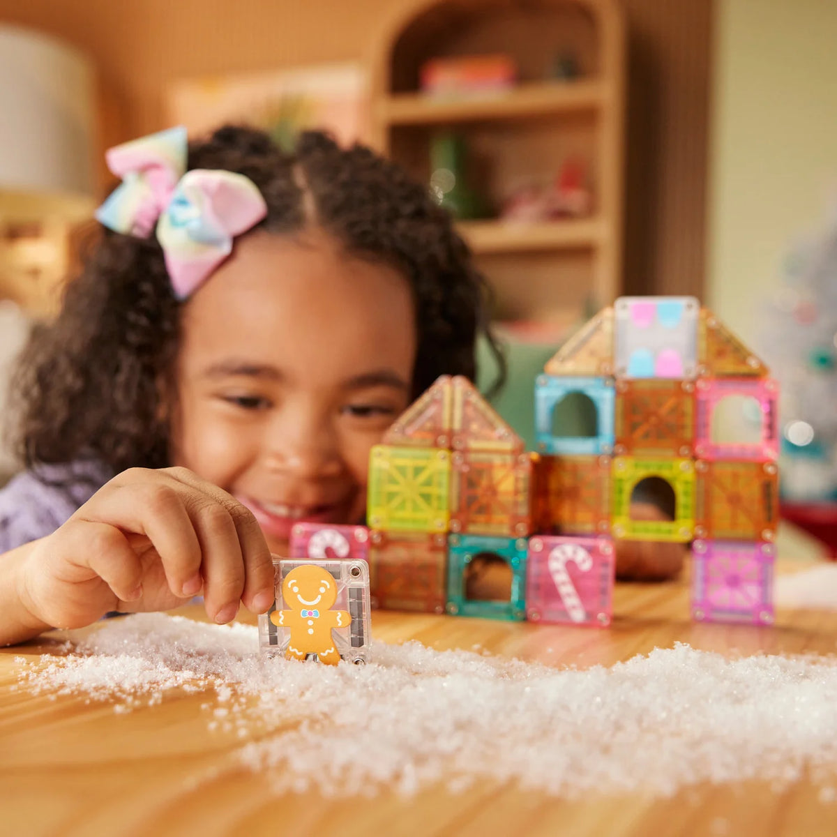 microMAGS Gingerbread House 24 Piece Travel Set | Magna-Tiles
