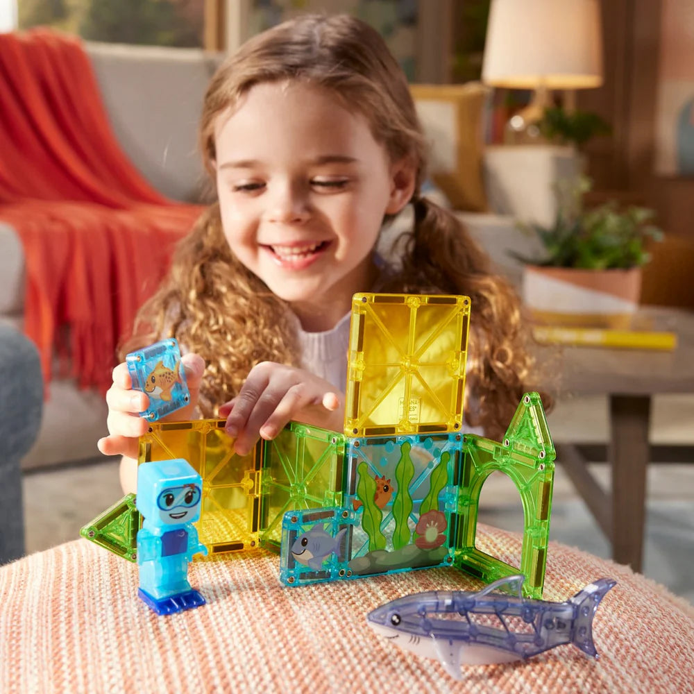 Shark Dive 13-Piece Set | Magna-Tiles