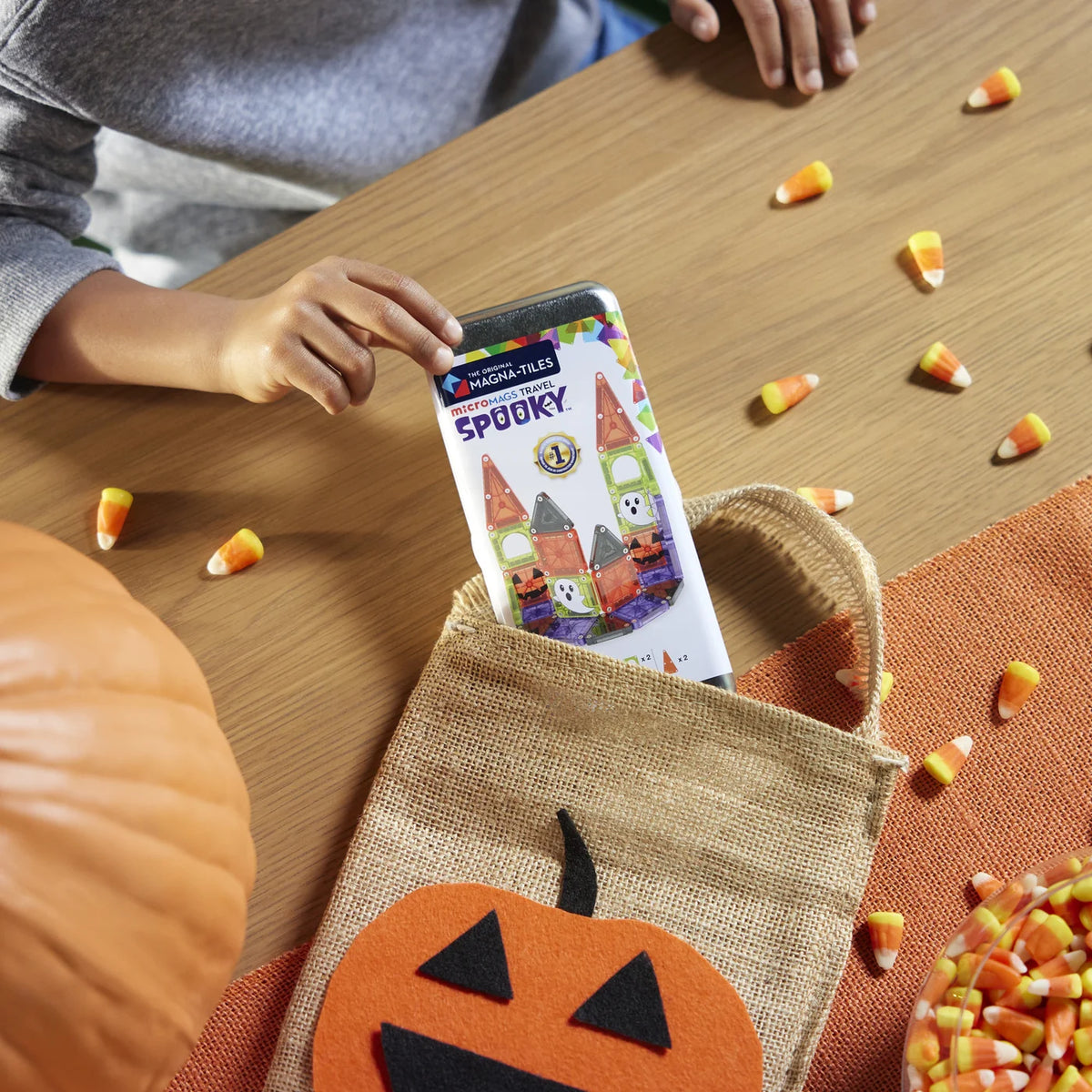 microMAGS Spooky 24 Piece Travel Set | Magna-Tiles