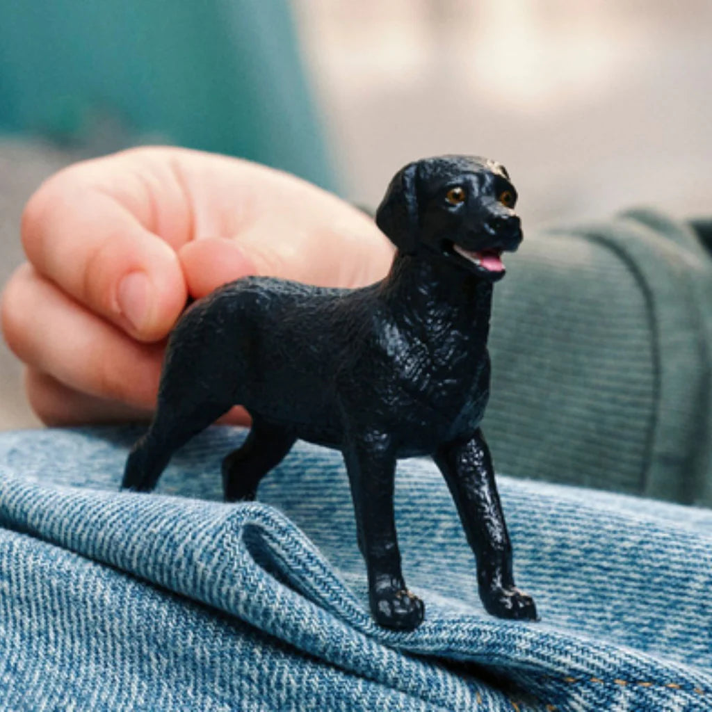 Black Labrador Retriever Female | Schleich