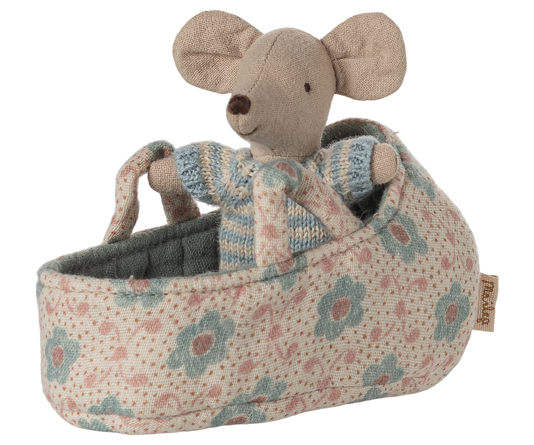 Baby mouse in carry cot - Blue | Maileg