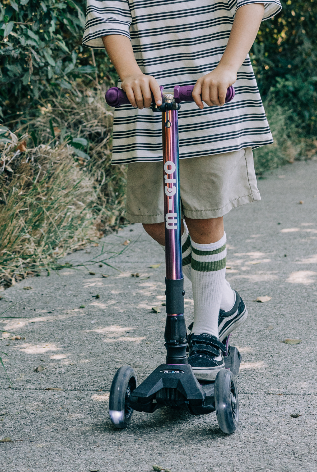 Micro Maxi Foldable LED Neochrome Scooter - Neochrome Purple