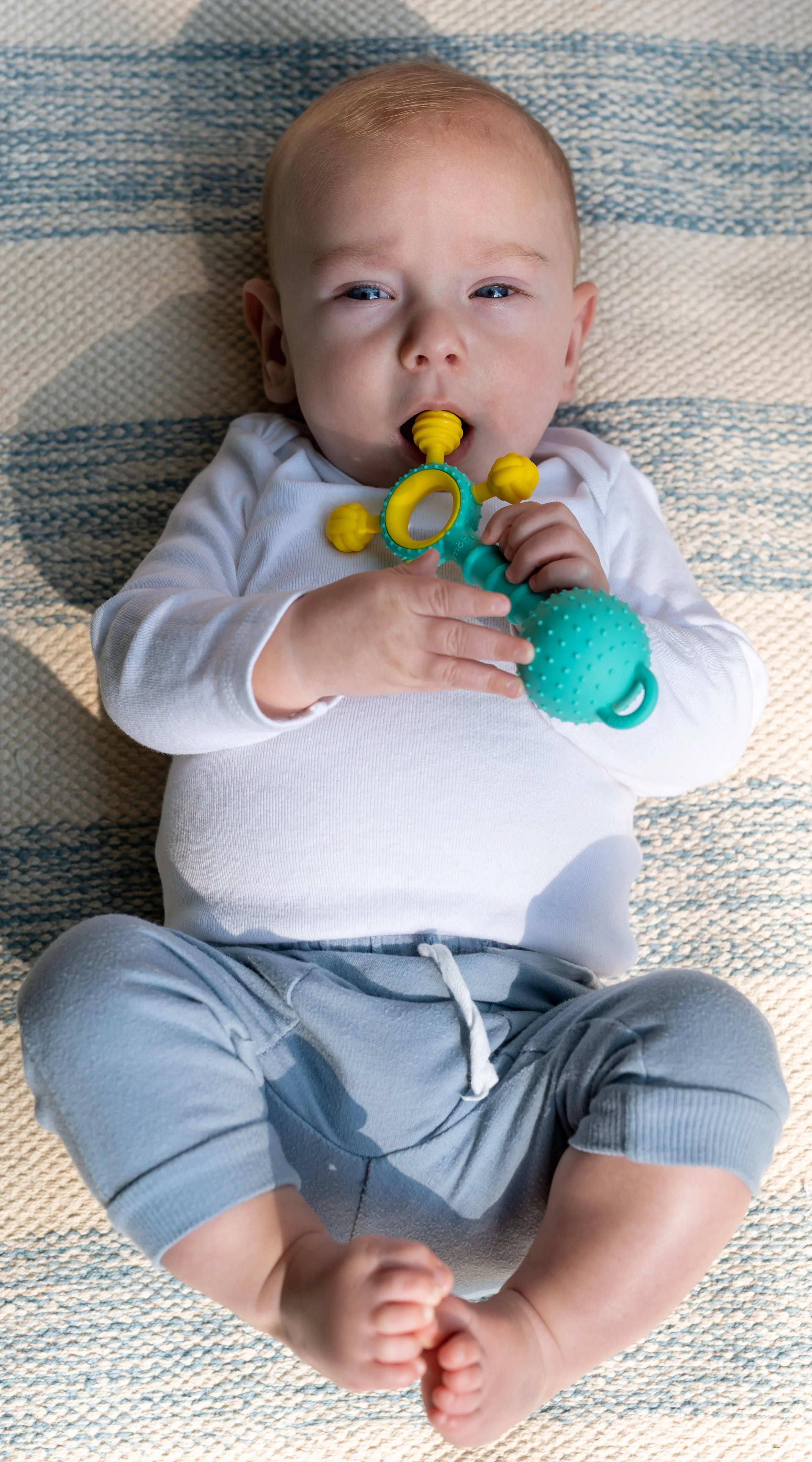 Gumlii Sensory Teether | Möbi