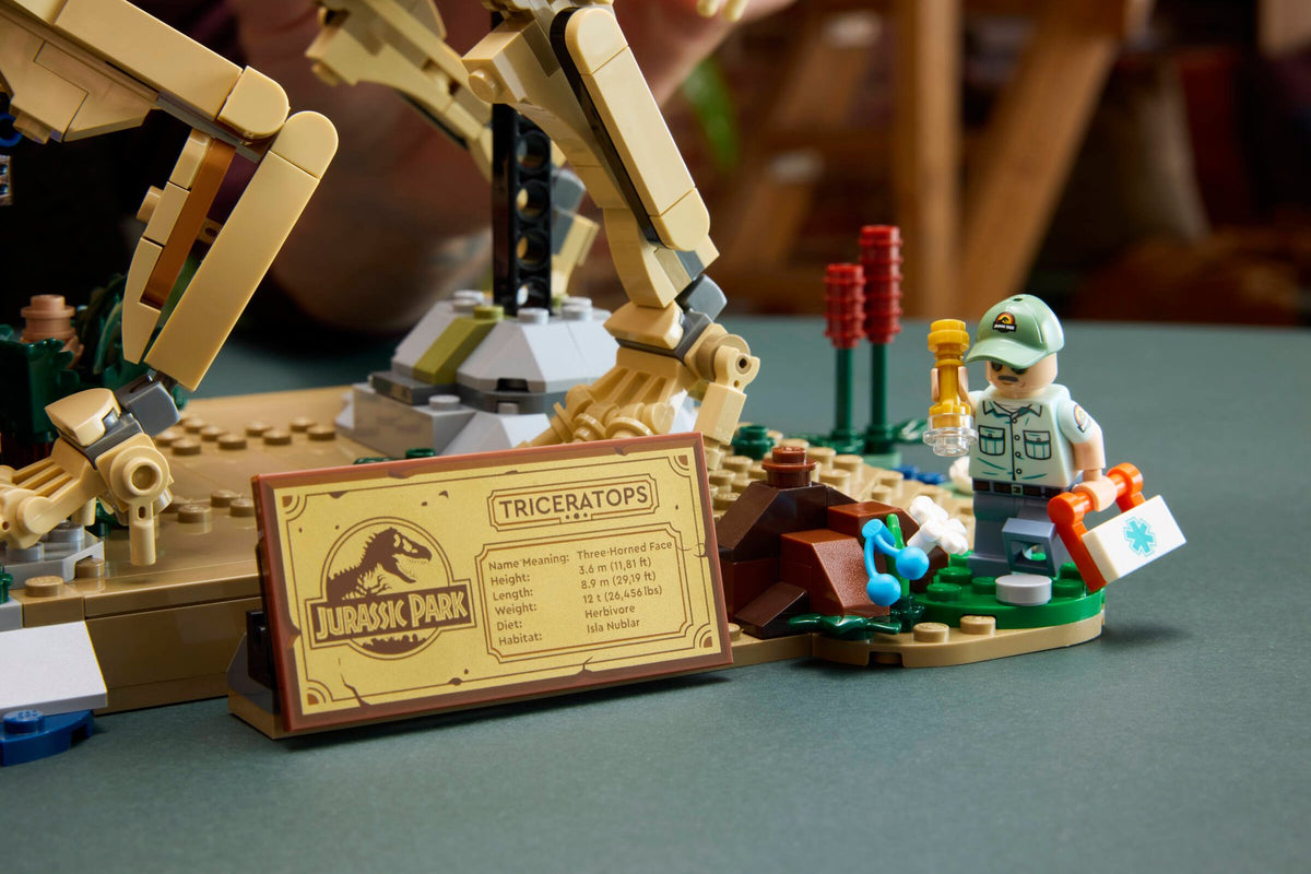 Jurassic World Dinosaur Fossils: Triceratops | LEGO