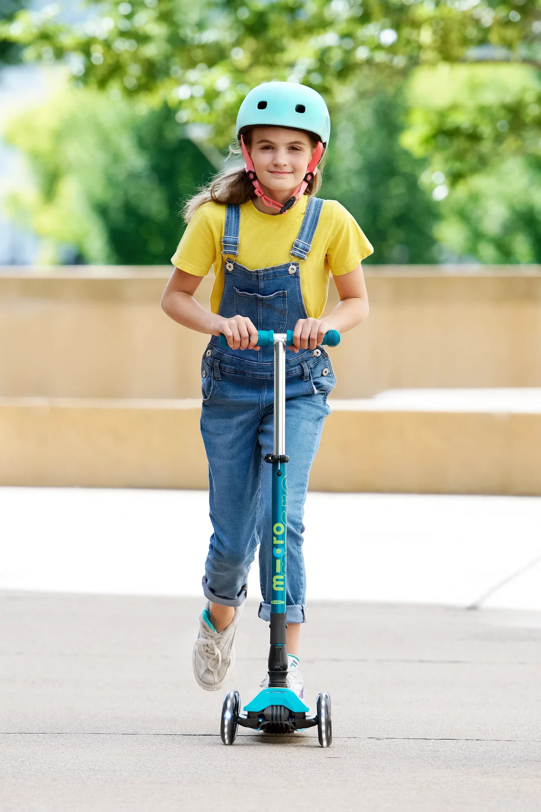 Micro Maxi Foldable LED Scooter - Navy - LOCAL PICK UP ONLY