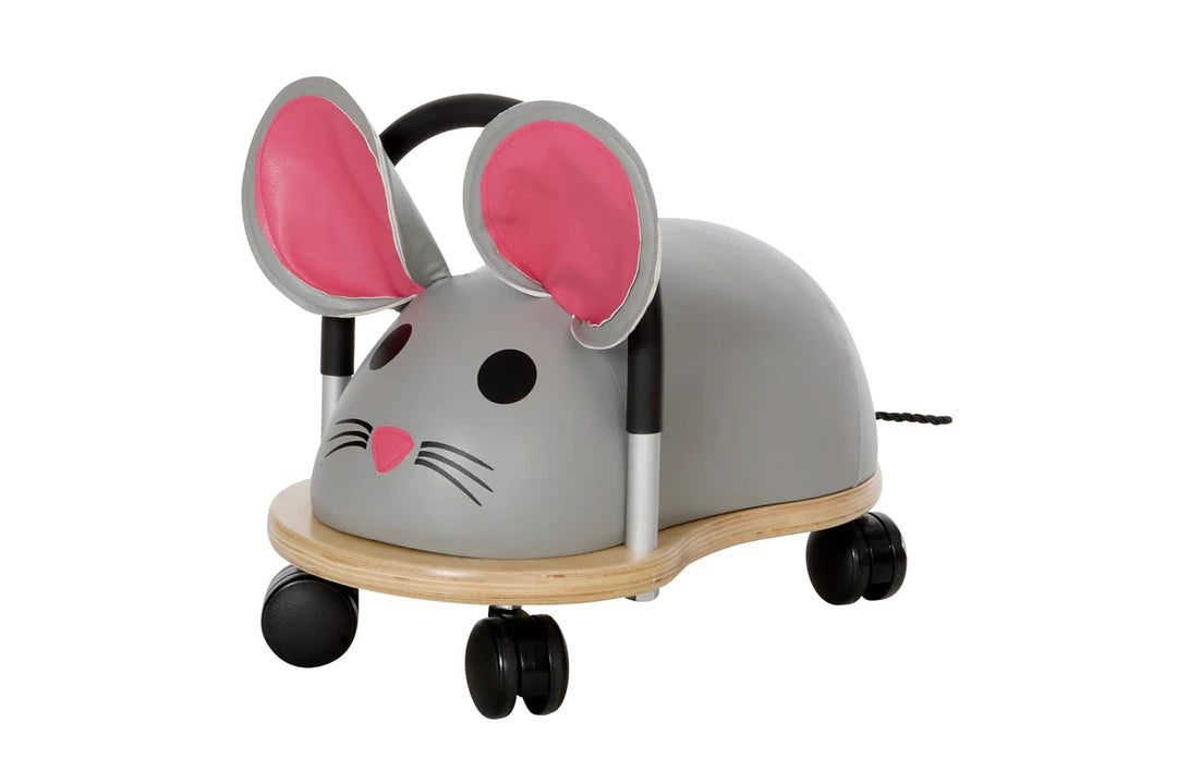 angled front view of mouse wheely bug