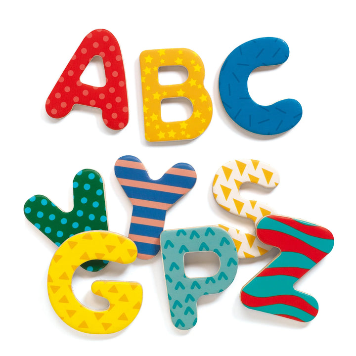 array of magnet letters included in set